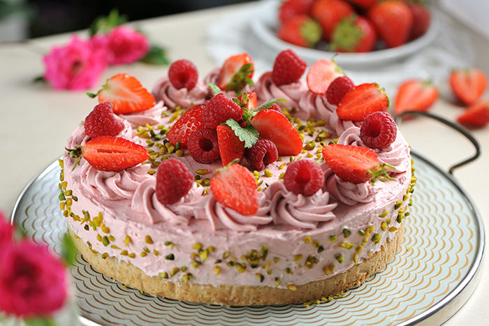 Berry-Creamy-Cheesecake-700x467