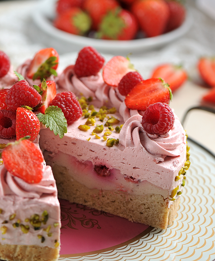 Berry-Creamy-Cheesecake-spot-700x852
