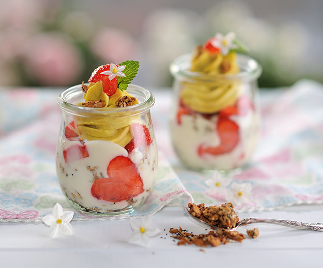 Granola-Schichtdessert