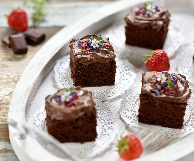 Joghurt-Brownie-Würfel mit cremiger Ganache