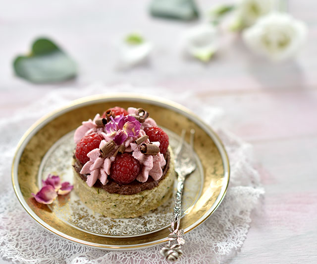 Zucchini-Törtchen mit Schoko-Ganache und Himbeersahne