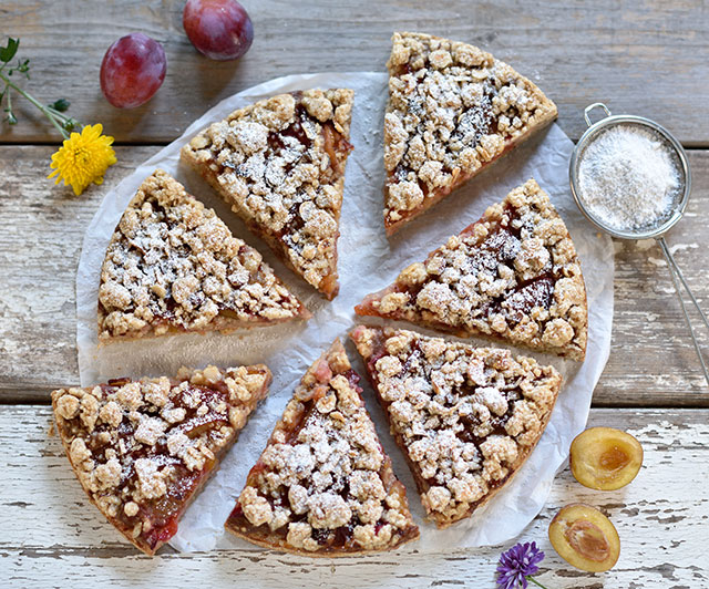 Pflaumen-Haselnuss-Streusel-Kuchen