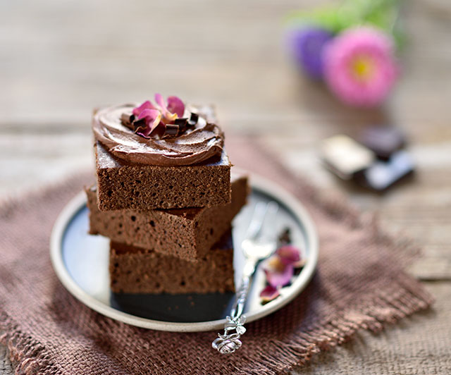 Buchweizen-Brownies mit cremiger Ganache