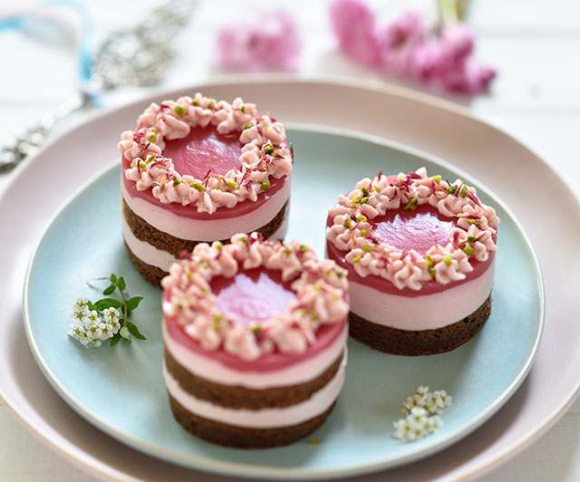 Pinke Drachenfrucht-Frischkäse-Törtchen