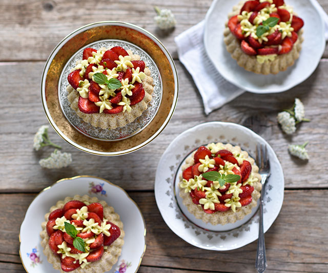 Erdbeer-Tartelettes mit Zitronen-weiße-Schoko-Creme