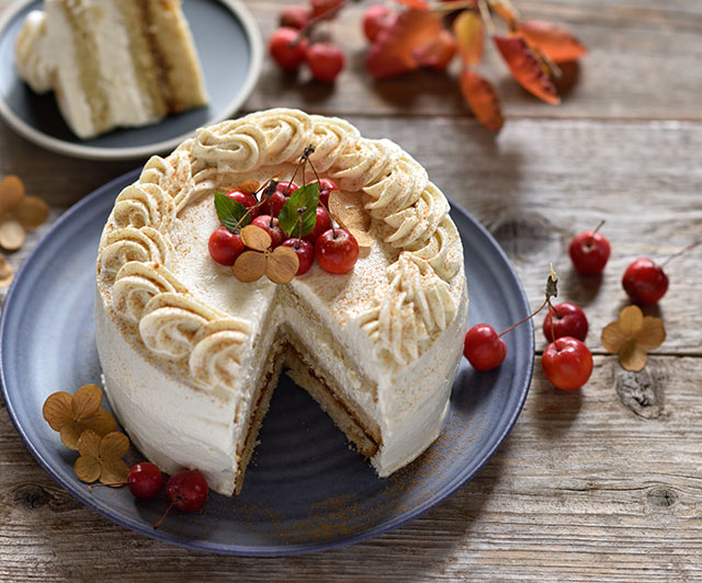 Apfel-Mandel-Creme-Torte mit Dattelkaramell