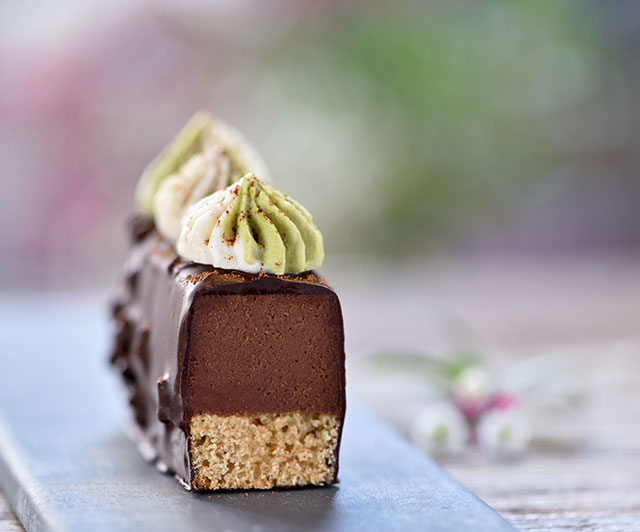 Haselnuss-Schoko-Riegel mit Pistazien-Vanille-Creme