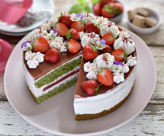 Kürbiskern-Erdbeer-Torte mit weiße-Nougat-Schoko-Creme