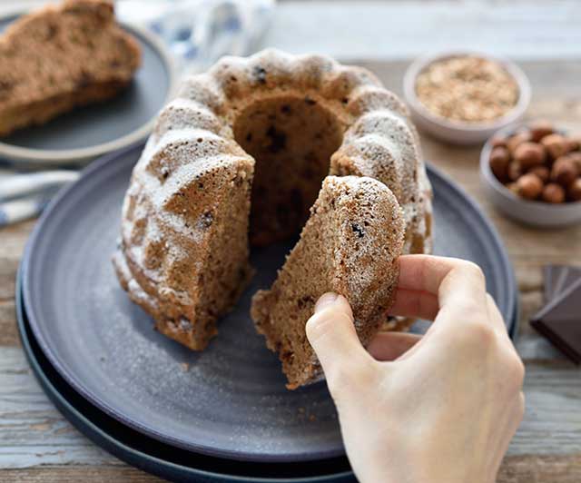 Haselnuss-Hirse-Gugelhupf mit Schokochips