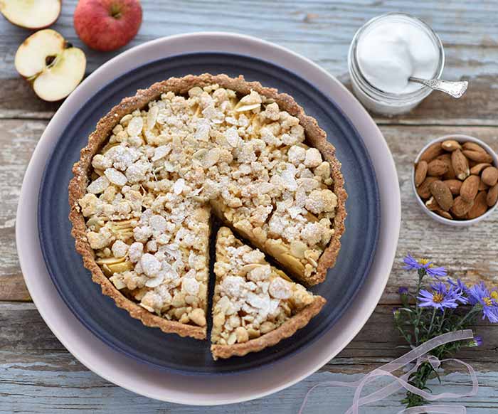 Apfelkuchen mit Frangipane-Creme und Mandelstreuseln