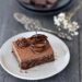 Oatmeal-Brownie mit cremigem Dattel-Schoko-Guss