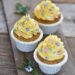 Mango-Pistazien-Cupcakes mit Blaubeer-Füllung